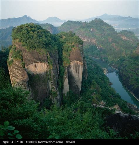 山環水抱